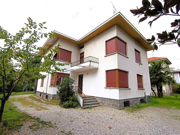 casa indipendente in vendita a Gozzano in zona Auzate