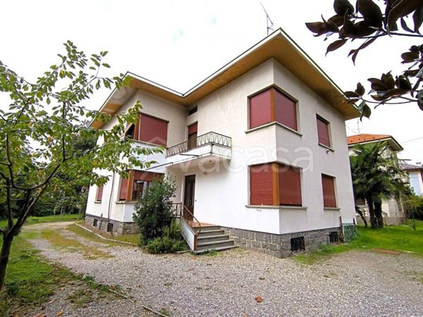 casa indipendente in vendita a Gozzano in zona Auzate