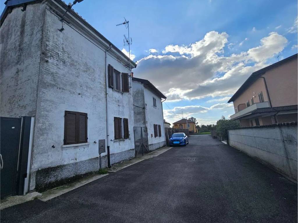 casa indipendente in vendita a Granozzo con Monticello in zona Monticello