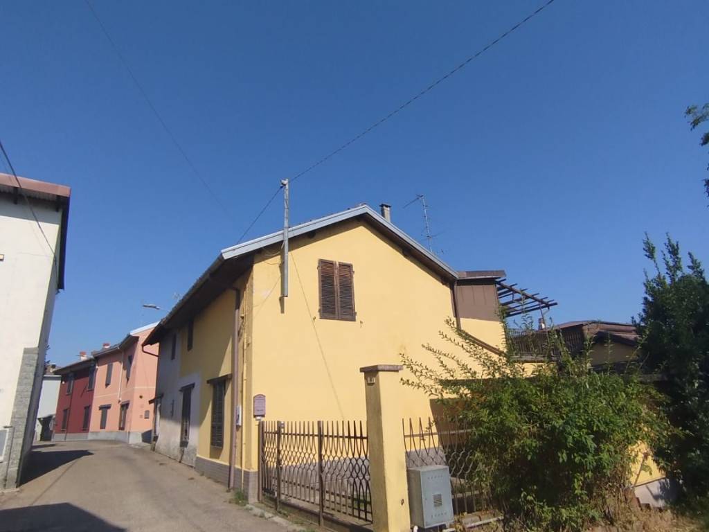 casa indipendente in vendita a Granozzo con Monticello in zona Case Sparse