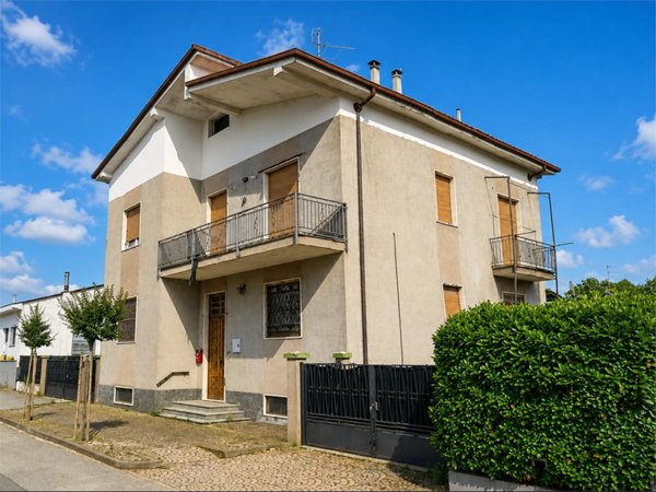 casa indipendente in vendita a Granozzo con Monticello in zona Granozzo