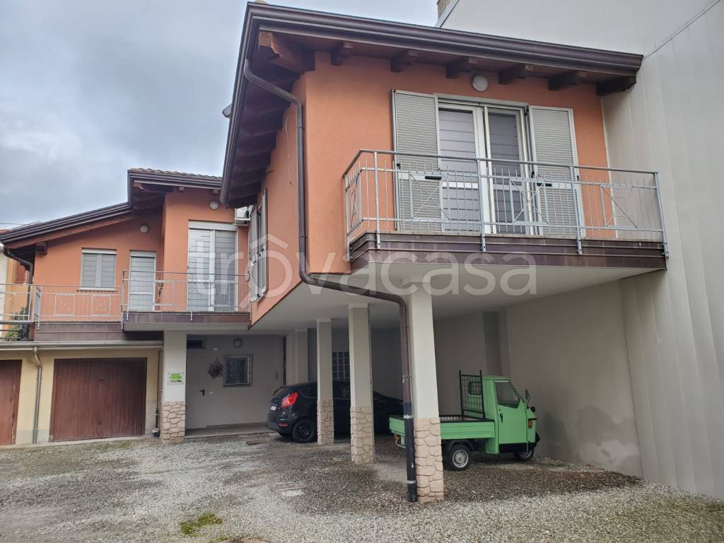 negozio in vendita a Grignasco in zona Ara