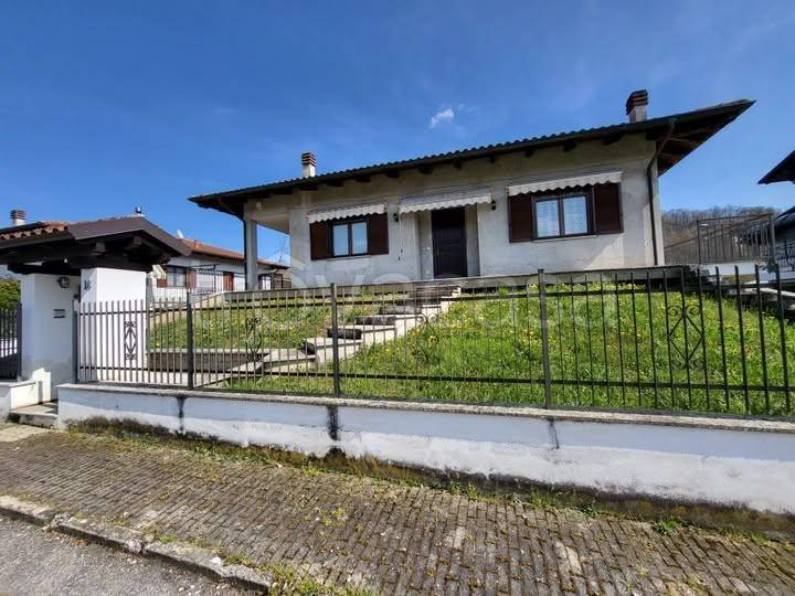 casa indipendente in vendita a Grignasco