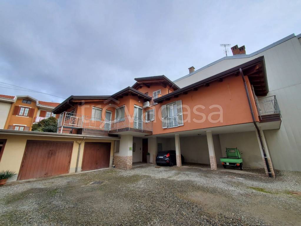 casa indipendente in vendita a Grignasco
