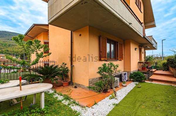 casa indipendente in vendita a Grignasco