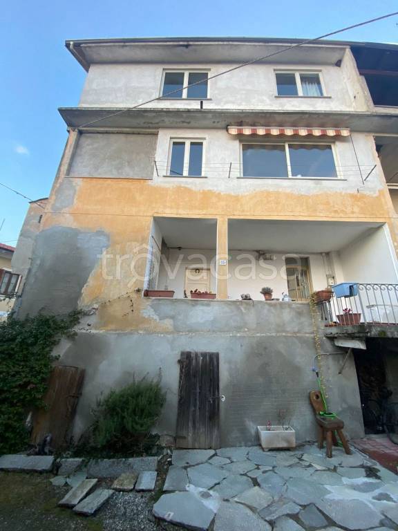 casa indipendente in vendita a Grignasco