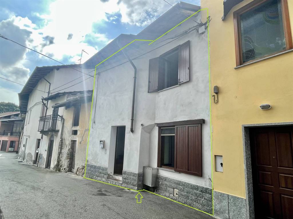 casa indipendente in vendita ad Invorio in zona Talonno