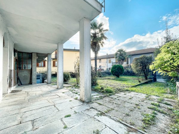 casa semindipendente in vendita ad Invorio in zona Talonno