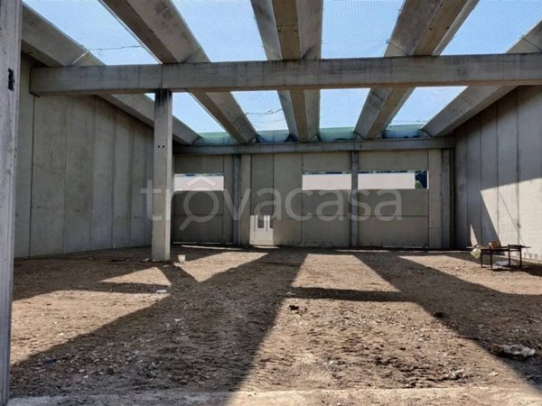 capannone in vendita ad Invorio