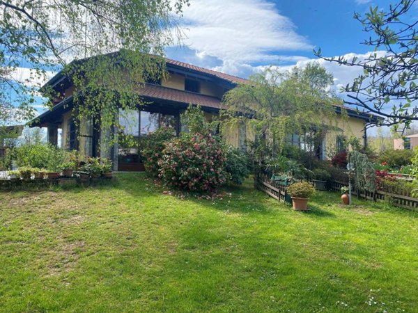 casa indipendente in vendita ad Invorio