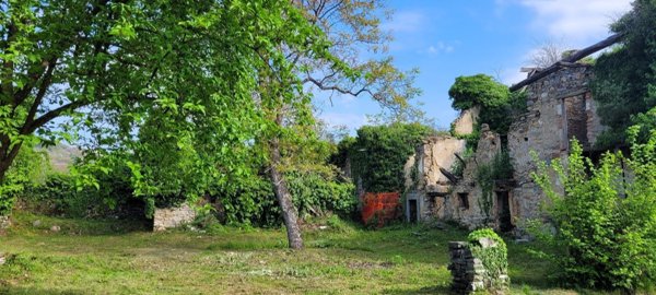 rudere in vendita ad Invorio