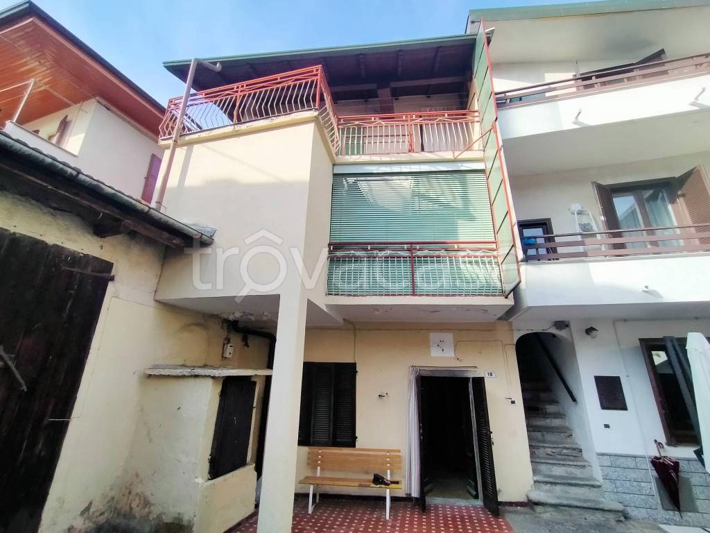 casa indipendente in vendita ad Invorio