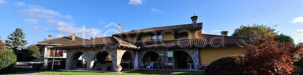 casa indipendente in vendita ad Invorio