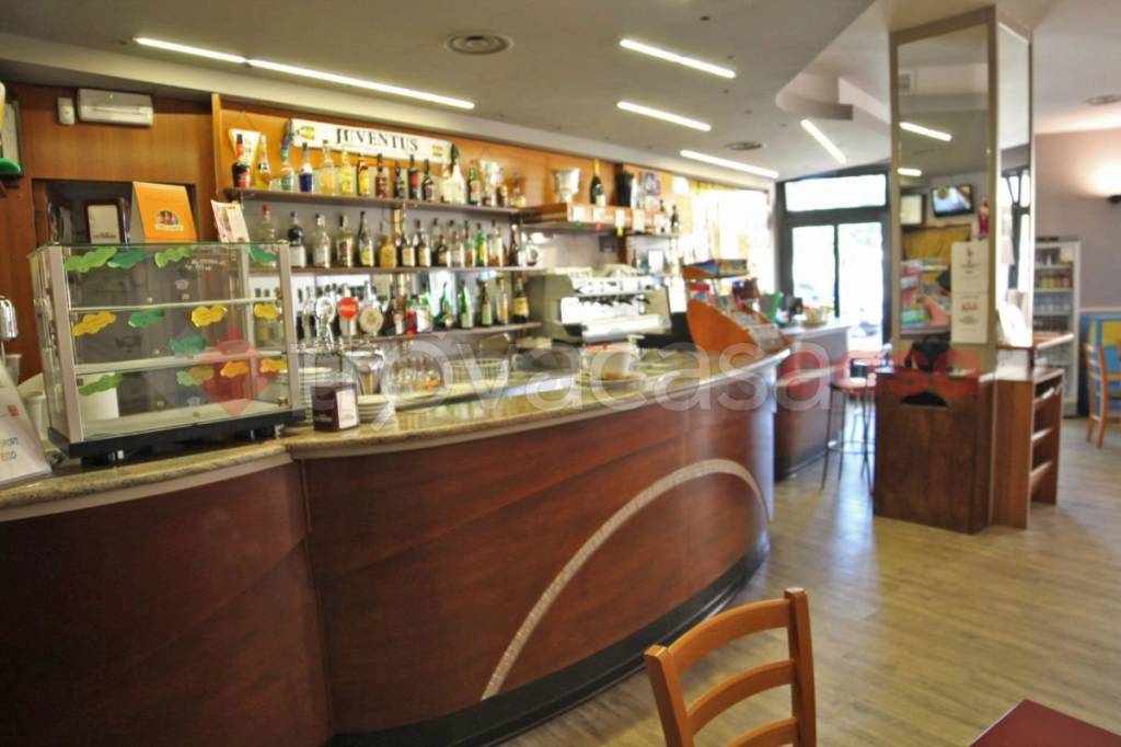 negozio in vendita ad Invorio in zona Mescia
