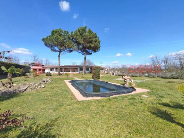 casa indipendente in vendita ad Invorio in zona Mescia