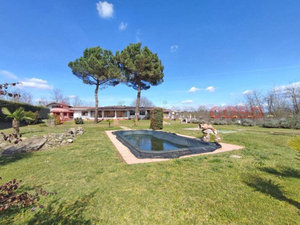 casa indipendente in vendita ad Invorio in zona Mescia