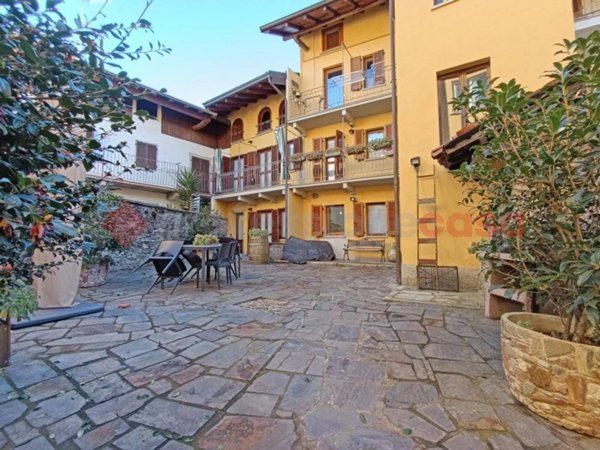 casa indipendente in vendita ad Invorio in zona Mescia