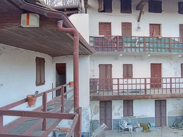 casa indipendente in vendita ad Invorio in zona Mornerona