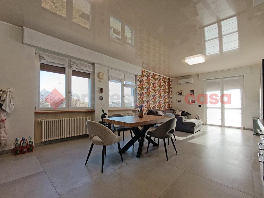 casa indipendente in vendita ad Invorio in zona Talonno
