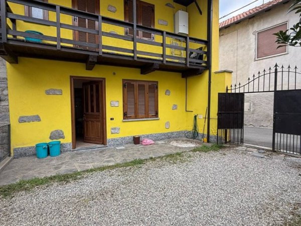 appartamento in vendita ad Invorio in zona Barquedo