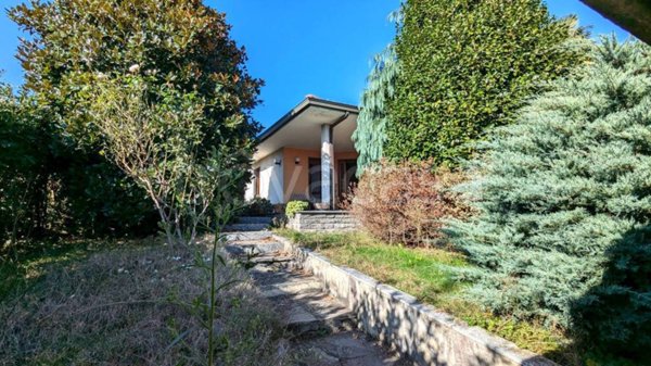 casa indipendente in vendita ad Invorio
