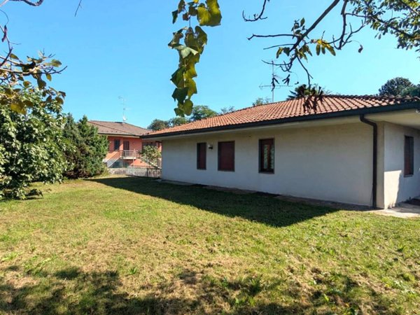casa indipendente in vendita ad Invorio
