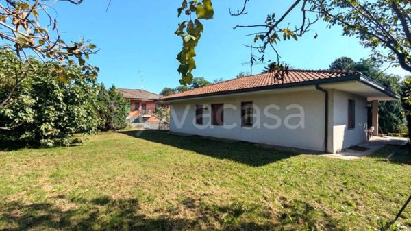casa indipendente in vendita ad Invorio