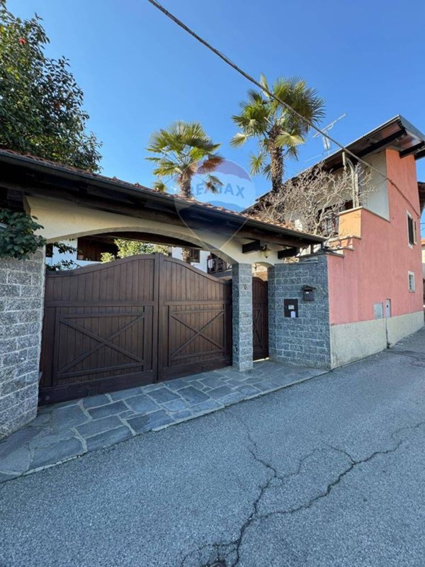 casa indipendente in vendita ad Invorio
