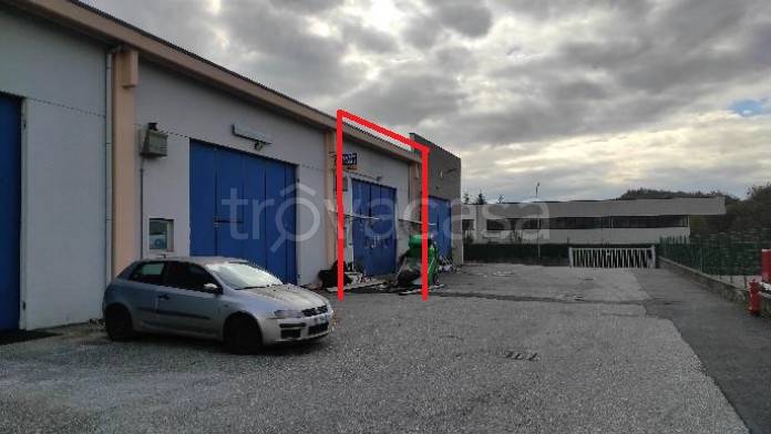 locale commerciale in vendita ad Invorio