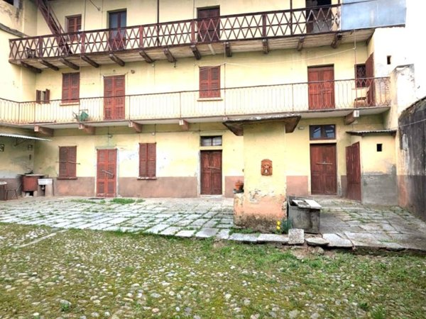 casa semindipendente in vendita ad Invorio in zona Invorio Superiore