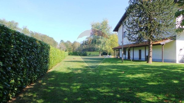 casa indipendente in vendita ad Invorio