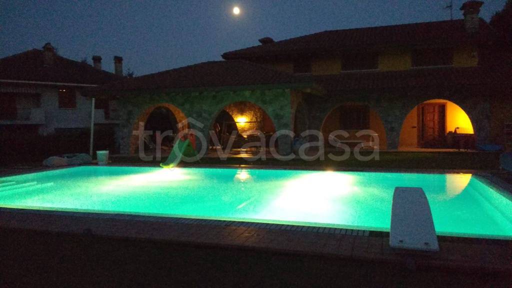 casa indipendente in vendita ad Invorio