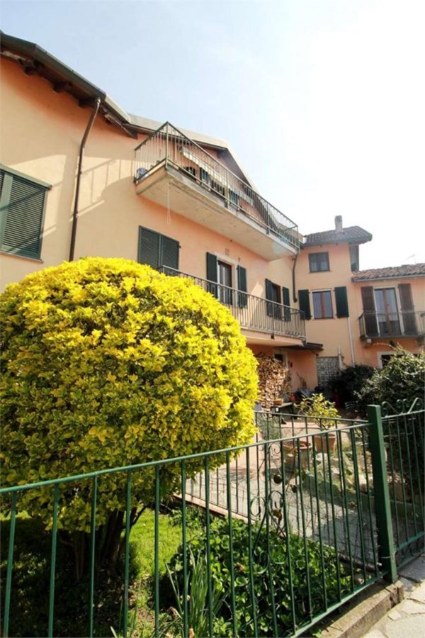 casa indipendente in vendita ad Invorio