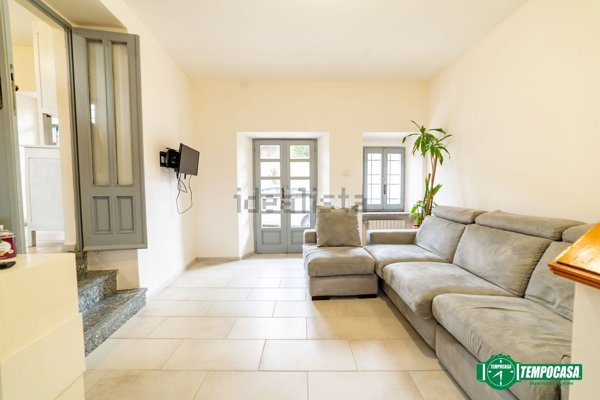 casa indipendente in vendita ad Invorio in zona Talonno