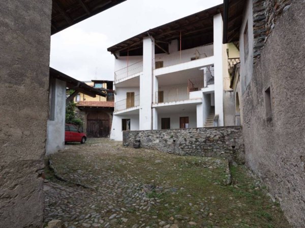 intera palazzina in vendita ad Invorio