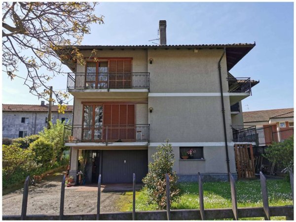 casa indipendente in vendita ad Invorio