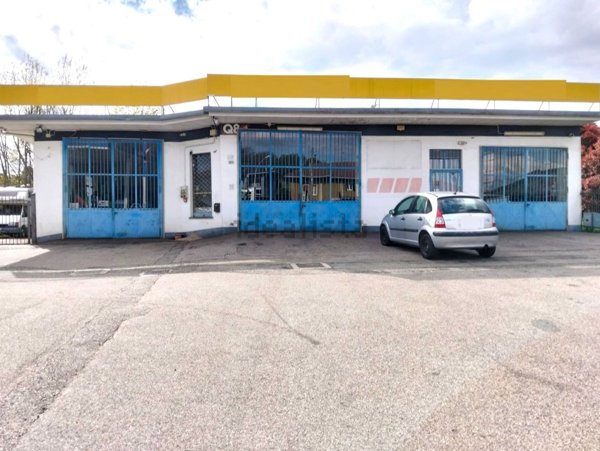 locale commerciale in vendita ad Invorio