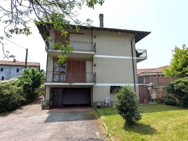 casa indipendente in vendita ad Invorio