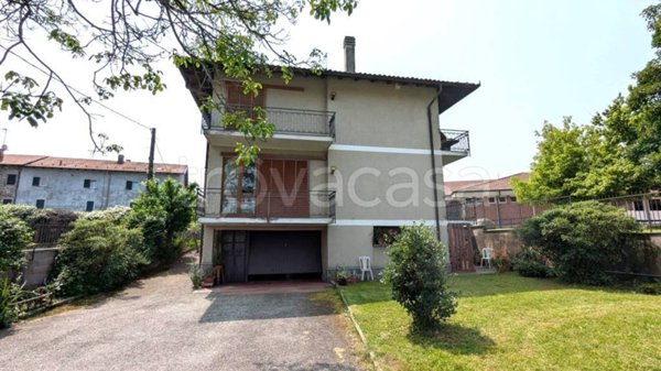casa indipendente in vendita ad Invorio