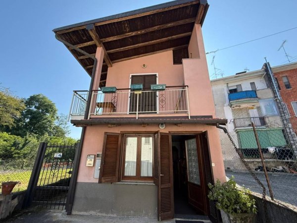 casa indipendente in vendita ad Invorio