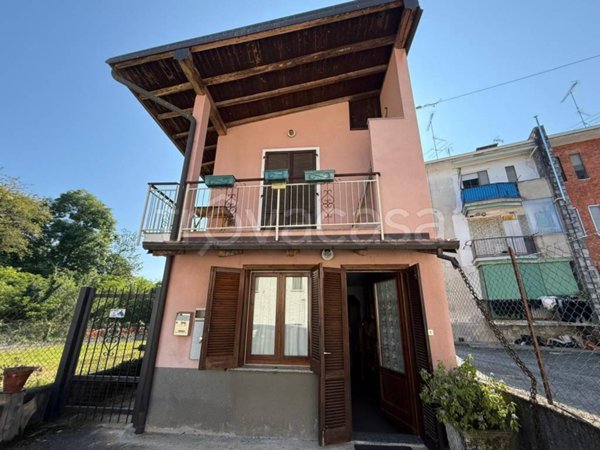 casa indipendente in vendita ad Invorio