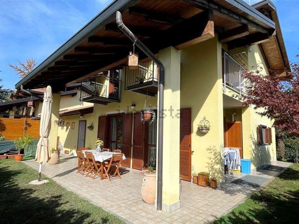 casa indipendente in vendita ad Invorio