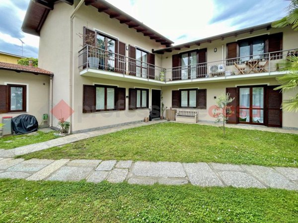 appartamento in vendita ad Invorio in zona Mescia