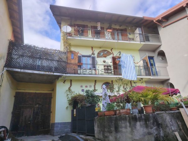 casa indipendente in vendita ad Invorio