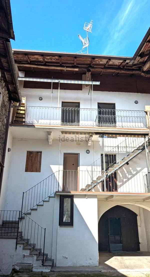 appartamento in vendita ad Invorio in zona Invorio Superiore