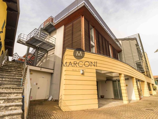 negozio in vendita ad Invorio in zona Invorio Superiore