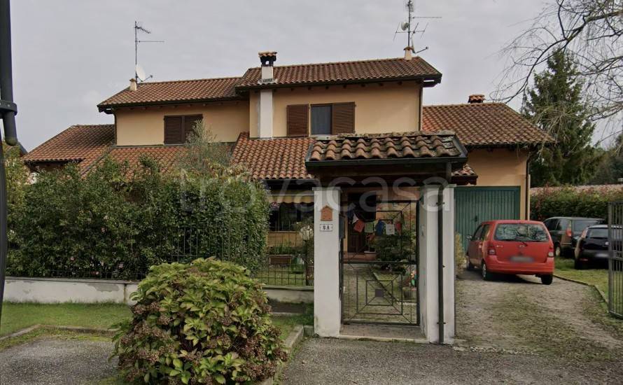 casa indipendente in vendita ad Invorio