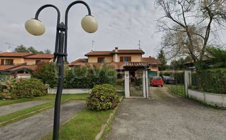 casa indipendente in vendita ad Invorio