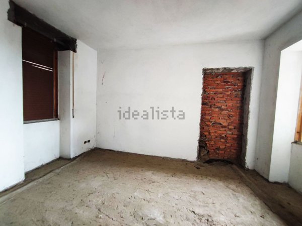 casa indipendente in vendita ad Invorio in zona Invorio Superiore