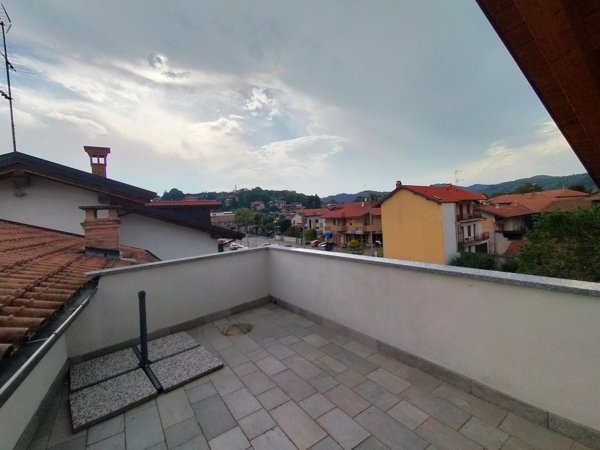 casa indipendente in vendita ad Invorio